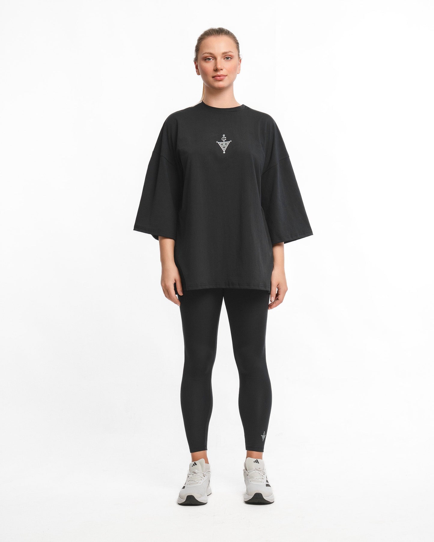 Mustan rento t-paita Black